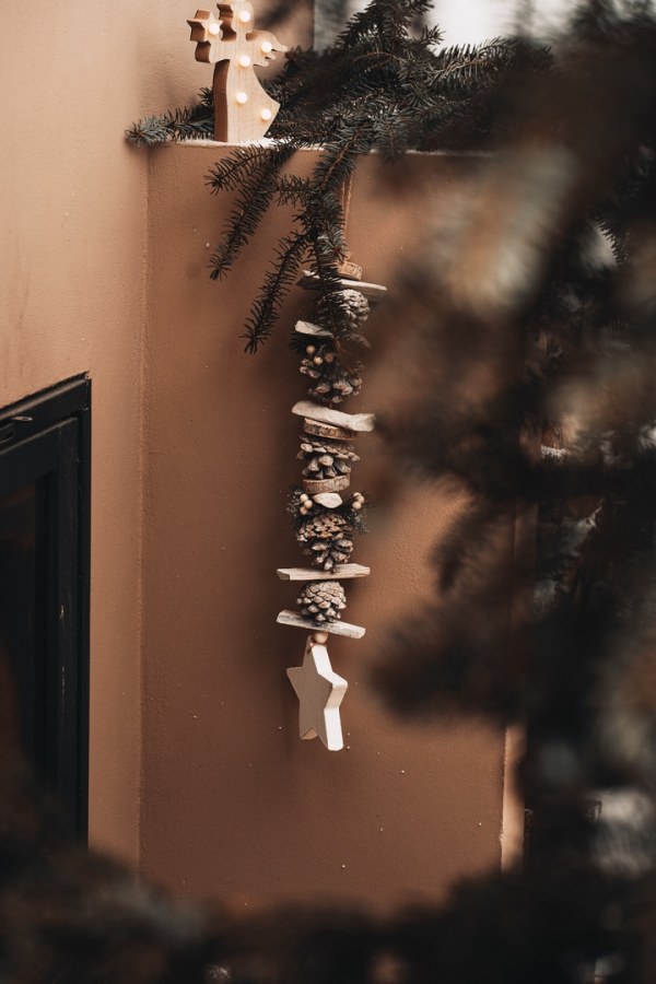 Závěsné borové šišky - 55cm - Vánoce Vánoční dekorace